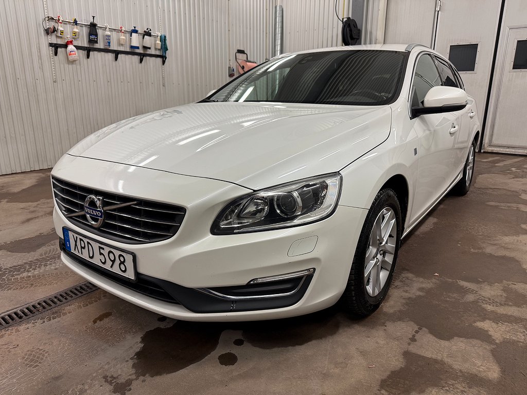 Volvo V60 D3 Ocean Race Crystal White