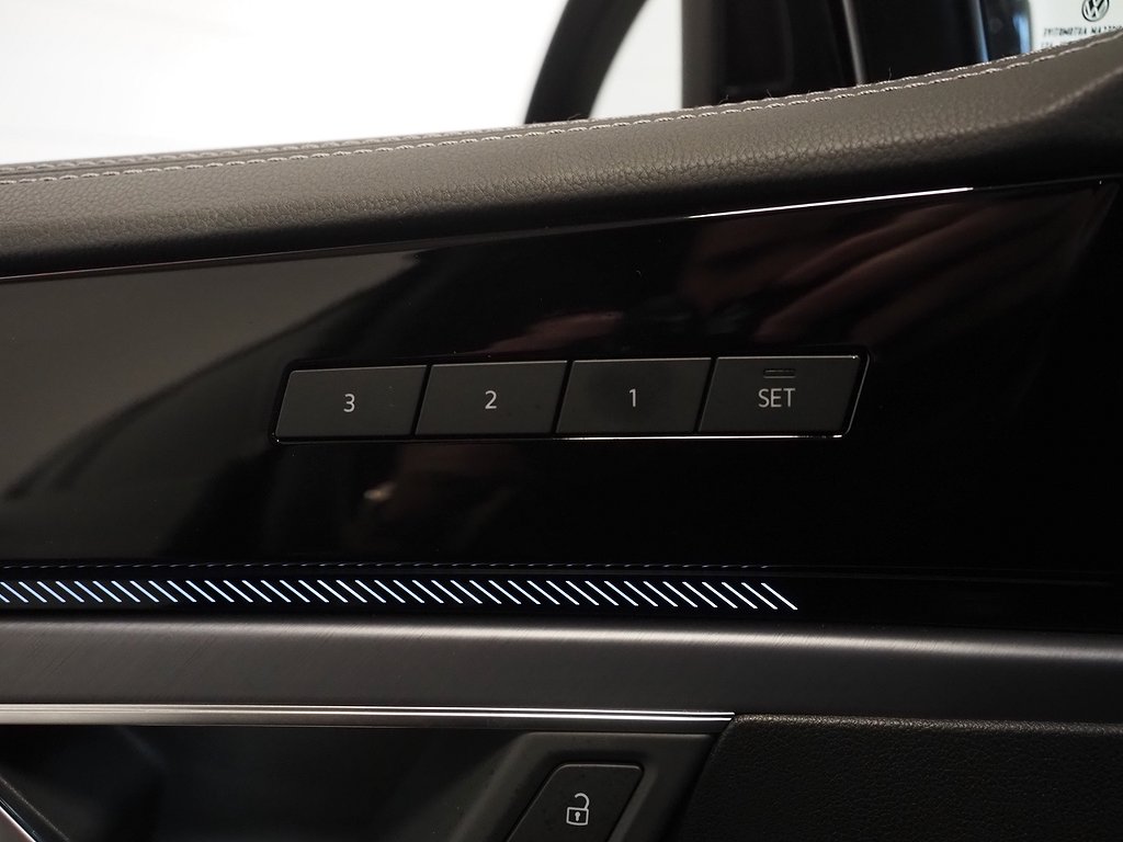 Volkswagen Touareg TDI 286hk 4M R-Line Black | Se Spec! | 2025