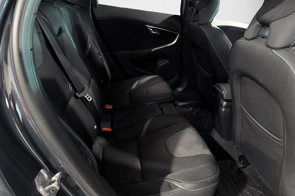 Volvo V40 T3 152hk Momentum | Business Adv | Intellisafe | Navi 2018