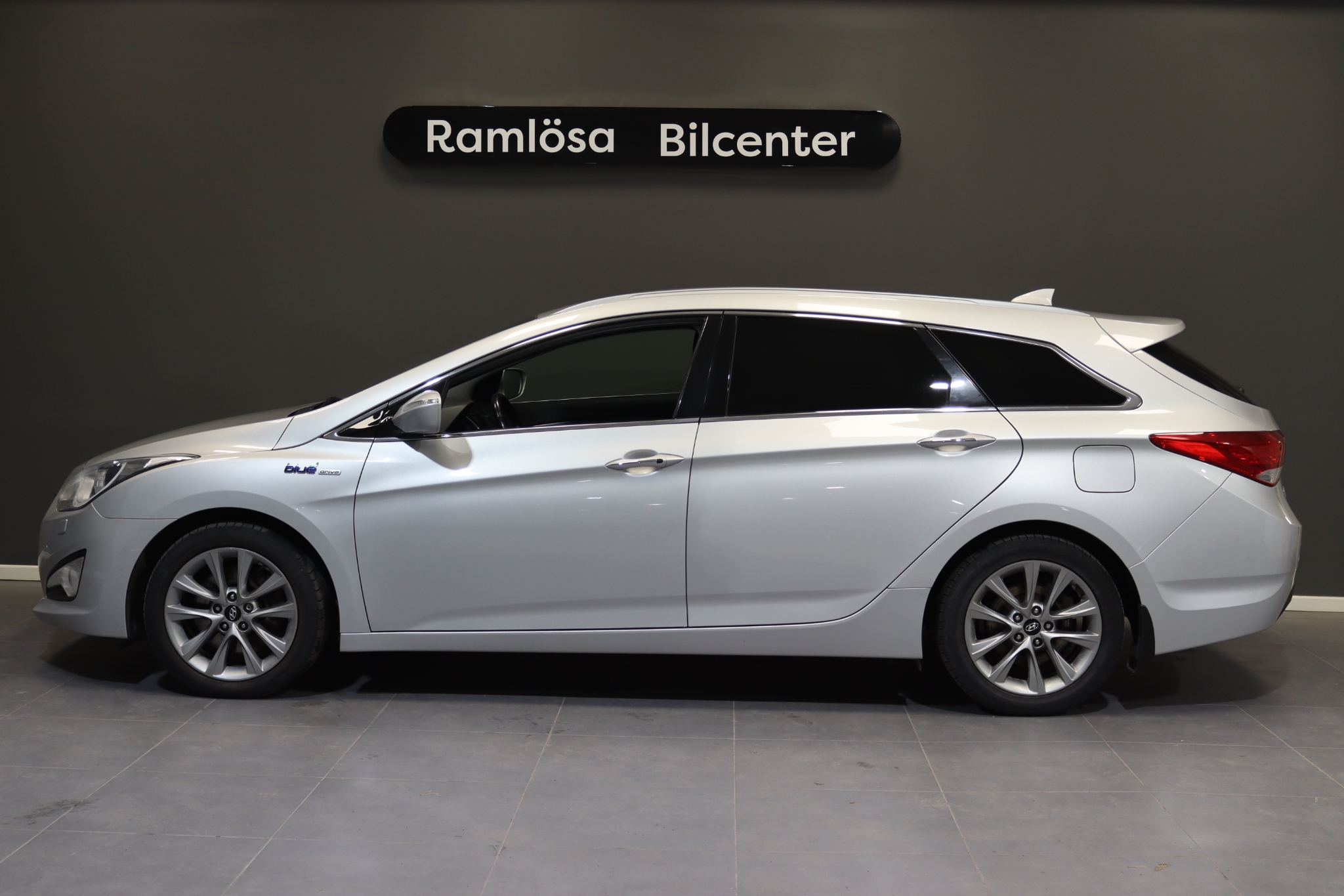 Hyundai i40 cw 1.7 CRDi Business Euro 5 2014, bild 2/54