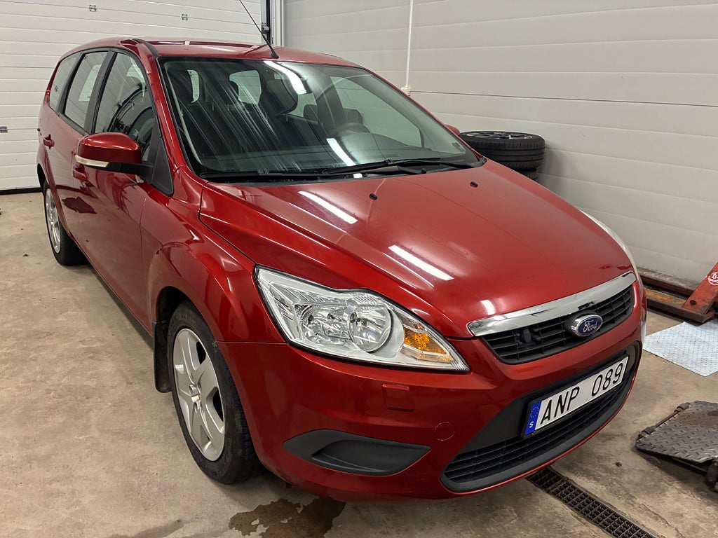 Ford Focus Kombi 1.8 Flexifuel Titanium, Trend 