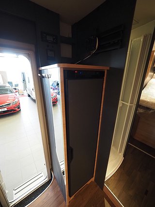 Husbil-halvintegrerad Knaus L!ve Wave 700 LX 12 av 22