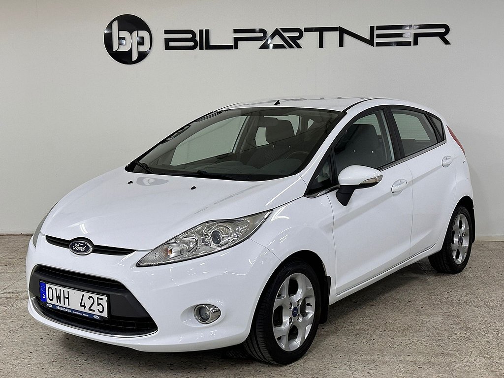 Ford Fiesta 5-dörrar 1.4 TDCi Titanium I NY SERVAD I13000mil