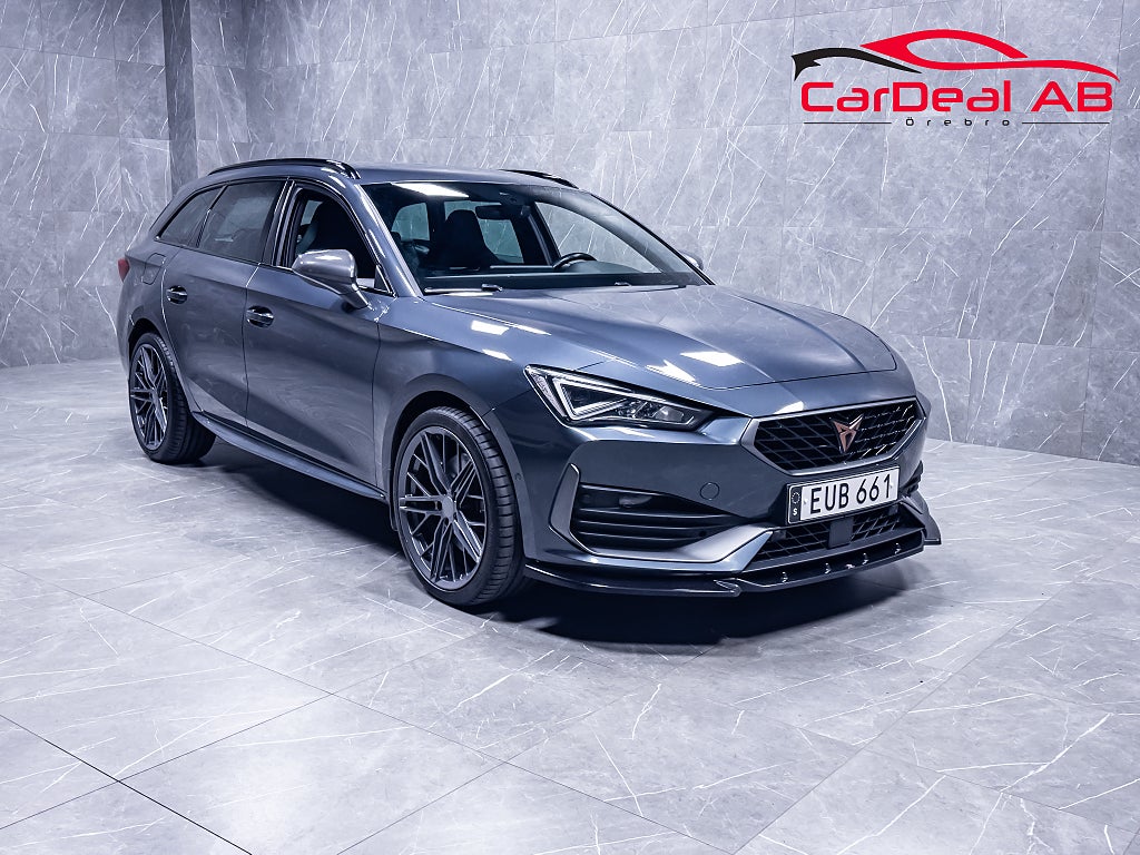Cupra Leon Sportstourer e-Hybrid Cockpit Värmare Kamera CarPlay