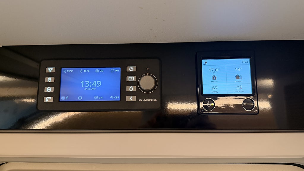 Adria Adora 673 PK Barnkammare dubbeldörr ALDE Dusch Ung Tv Golv värme