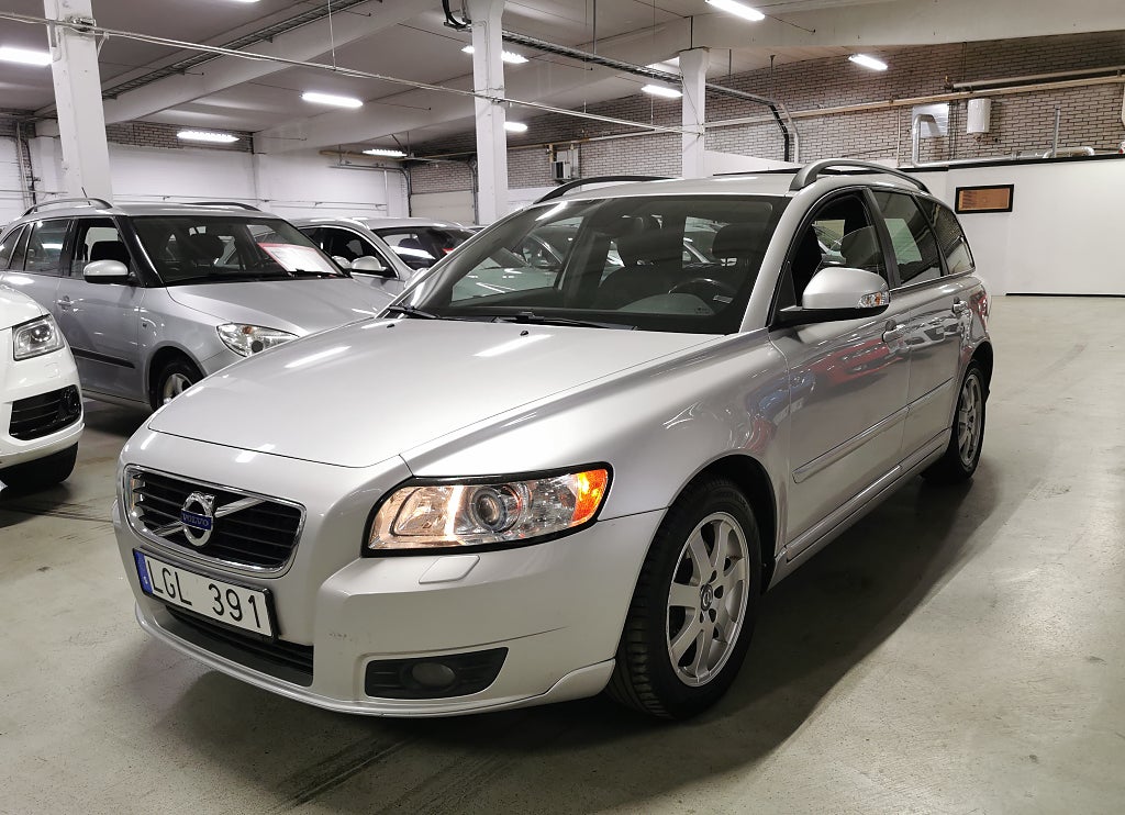 Volvo V50 D3 Geartronic Momentum Euro 5 & Nybesiktad&Dragkrok 