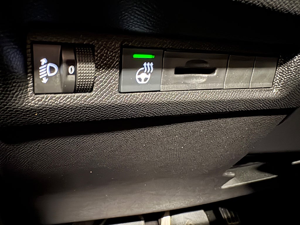 Peugeot 308 sw Allure Hybrid 145 1.2 PT e-DSC SoV Hjul thumbnail