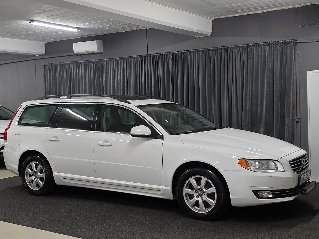 Volvo V70 D4 Momentum Dragkrok Taklucka Ny servad Navi D-värmare