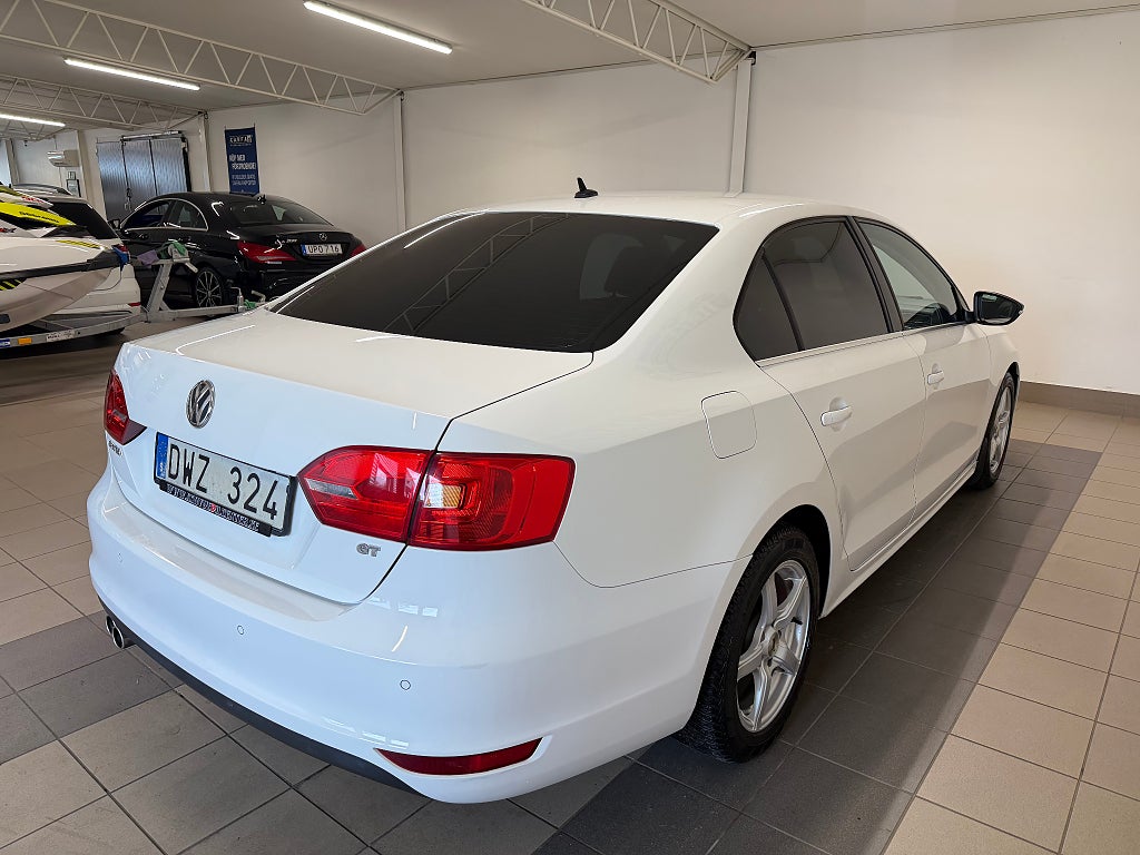 Volkswagen Jetta 2012 - miniatyr 4