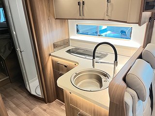 Husbil-integrerad Kabe TMI 860 LGB Imperial 25 av 36