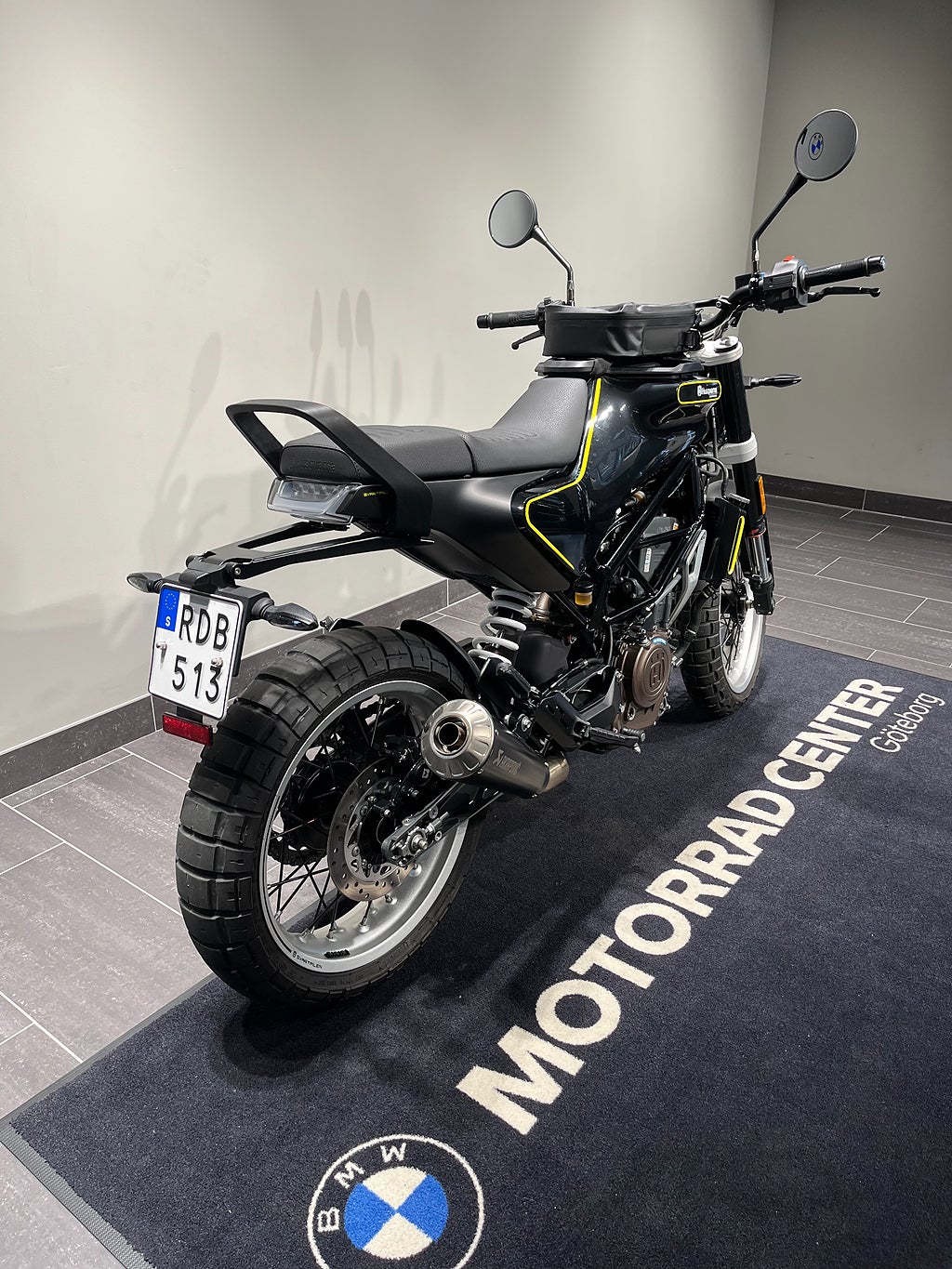 Husqvarna Svartpilen 401/Tankväska/Akrapovic/24mån Räntefritt