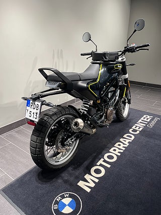 Husqvarna Svartpilen 401/Tankväska/Akrapovic/24mån Räntefritt