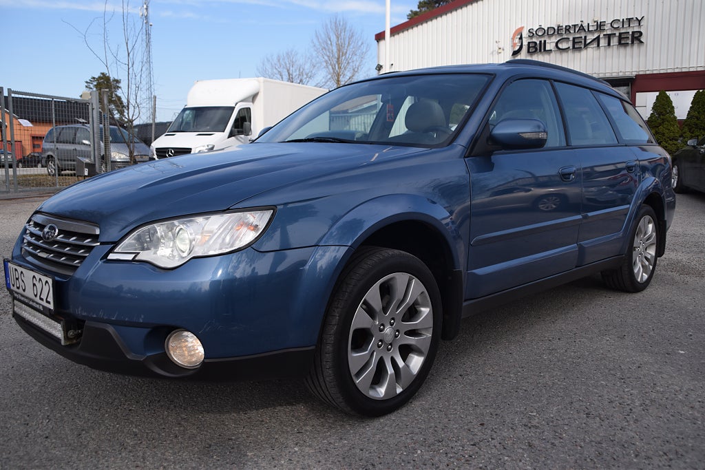 Subaru Outback 3.0 4WD (245HK) Panorama Navi Skinn Dragkrok 