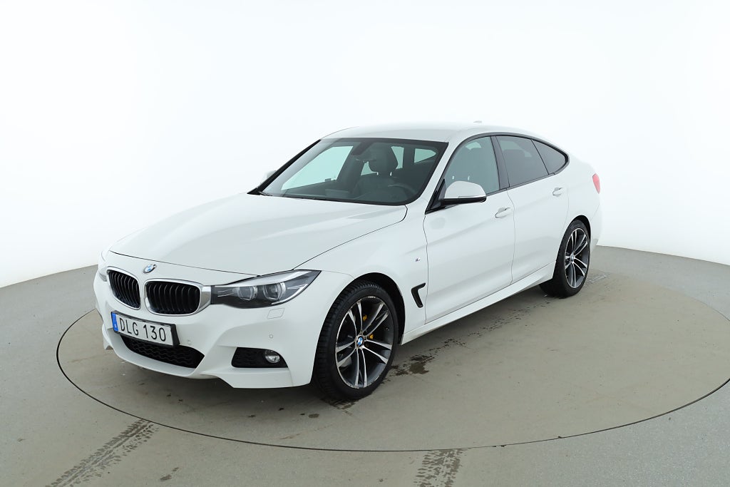 BMW 330i M Sport / Dragkrok, GPS, Rattvärme