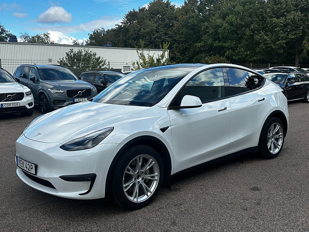 Tesla Model Y 1 ÄGARE! Long Range AWD Värmepump Glastak 