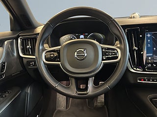 Volvo V90 PLUG-IN T8 AWD R-Design Drag HuD 360° B&W Pano Navi S&V – bild 9