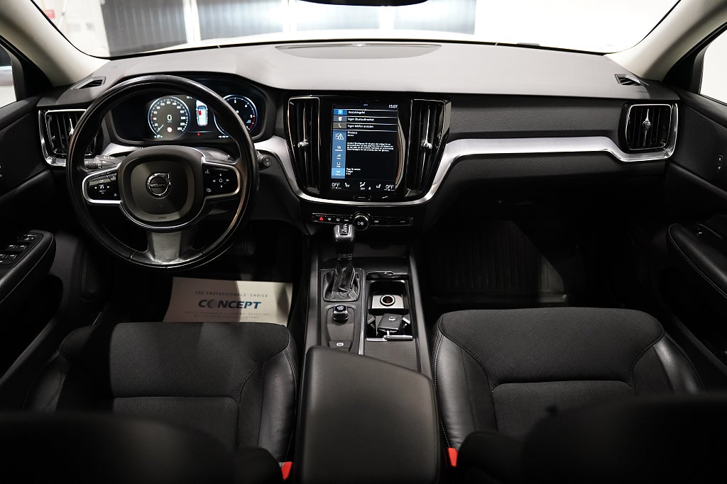 Volvo V60 Cross Country D4 AWD 190hk Momentum D-värm Drag VOC P-sens MOMS