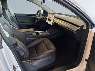 Tesla Model Y Performance S&V/Drag/Pano/Värmepump/Ljusramp/Elstolar – bild 10