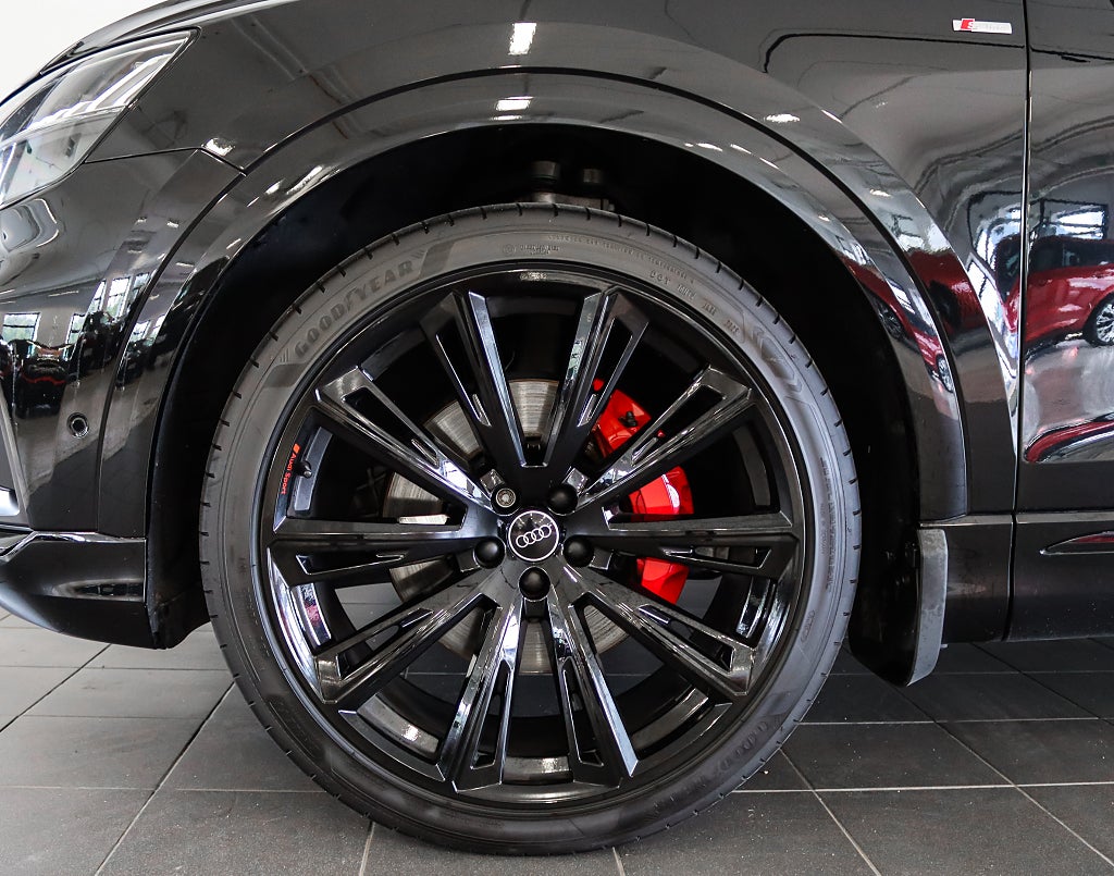 Audi Q8 TDI S line Selection MOMS Pano Matrix Värmare Drag