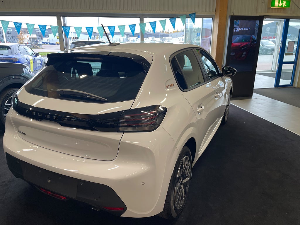 Peugeot 208 1.2 PureTech 100 Euro 6 thumbnail