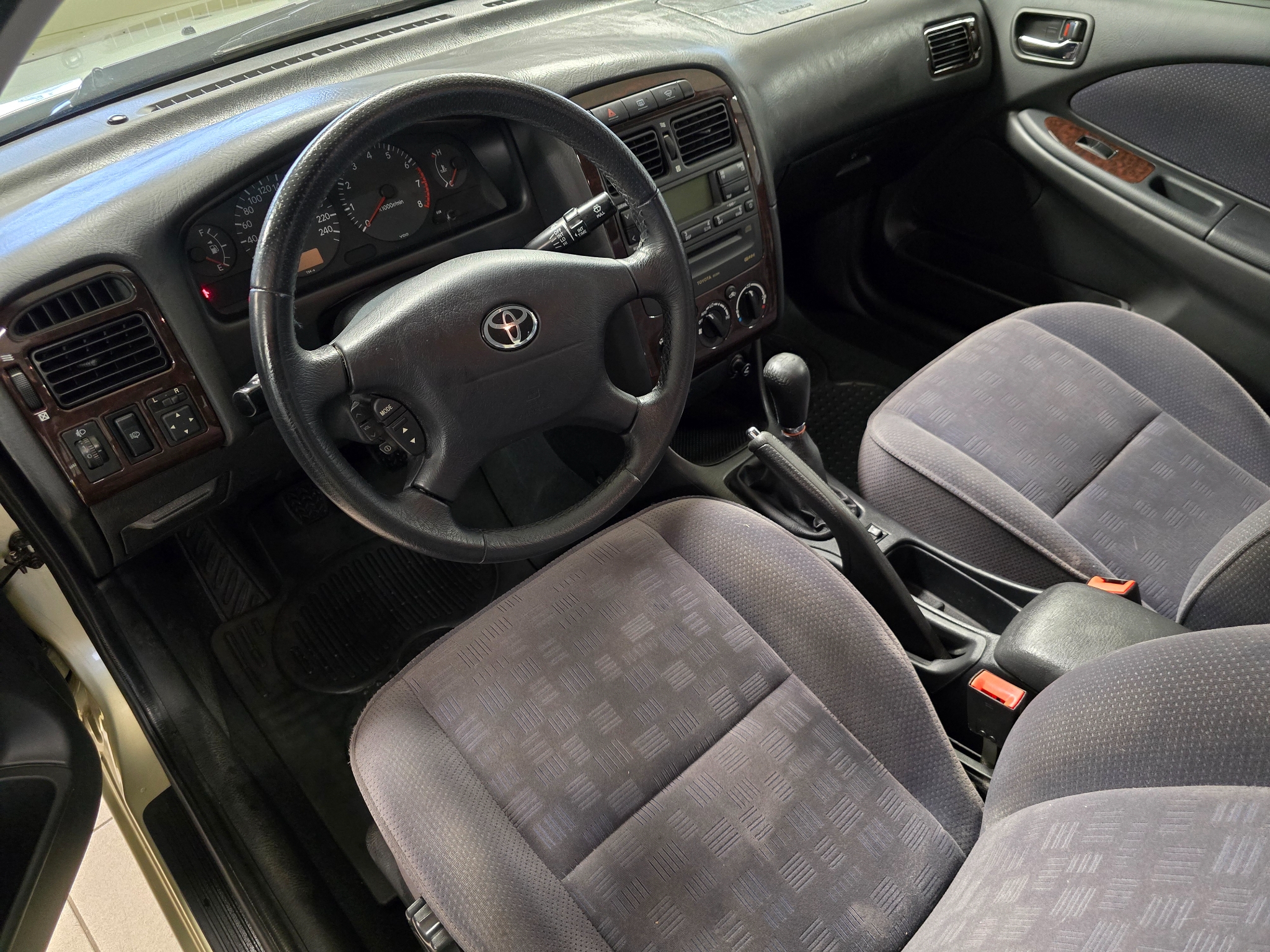 Toyota Avensis Sedan 1.8 VVT-i 2001, bild 3/52