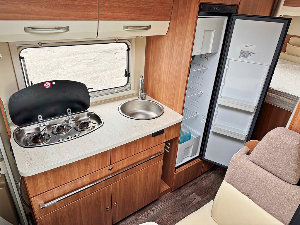 Eura Mobil Activa One 690 HB Alkov, 4250kg