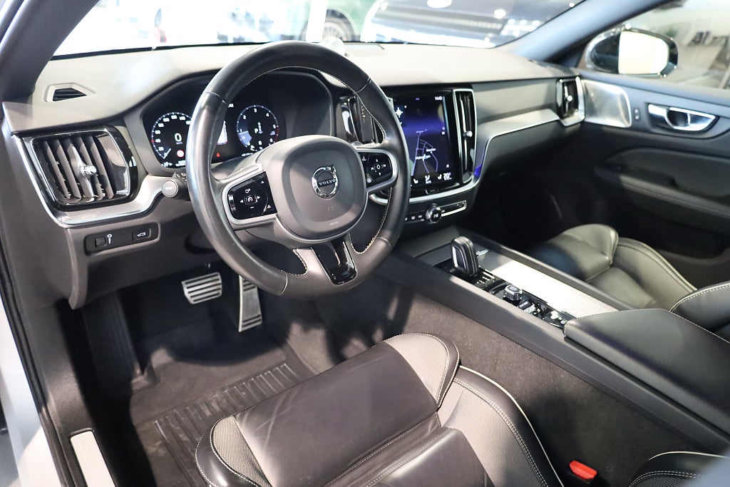 Volvo V60 B4 Geartronic R-Design B&W Navi Kamera VOC CarPlay