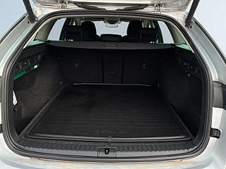 Skoda Octavia Scout 2.0 TDI MOMS/Rattvärme/Backkamera/Adaptiv Fart/Drag/SoV – bild 11