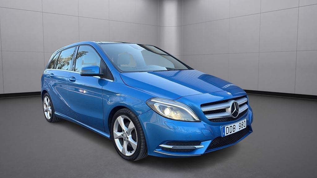 Mercedes-Benz B 200 Sport, Fullt utrustad, Adaptiv fart, Harman Kardon