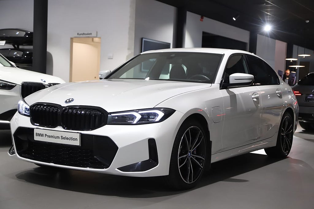 BMW 330e 