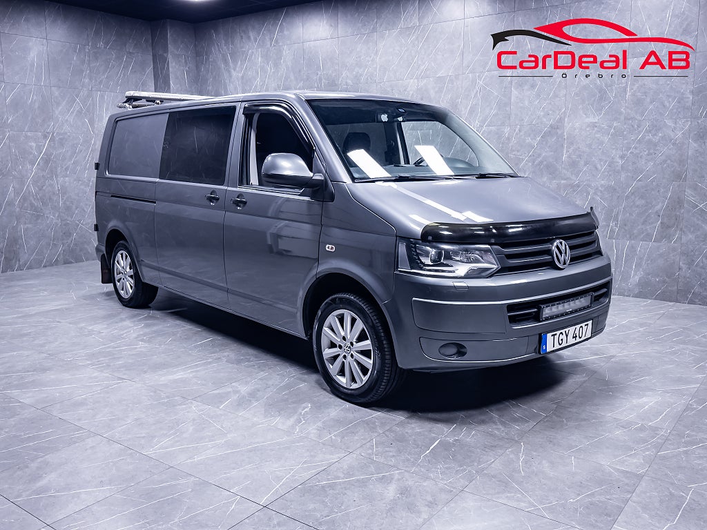 Volkswagen Transporter Kombi T30 2.0 TDI 4M Värmare LED-ramp Navi Drag MOMS