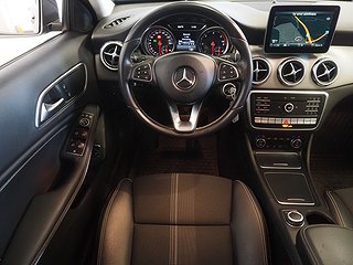 SUV Mercedes-Benz GLA 15 av 21
