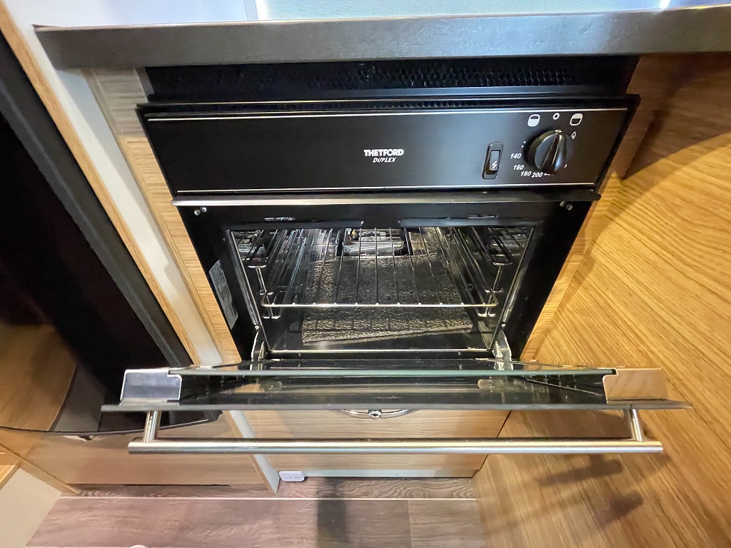 Adria Matrix Supreme 687 SL /ALDE/Solcell/Taksäng/Kedja/5 bältad/  - Adria