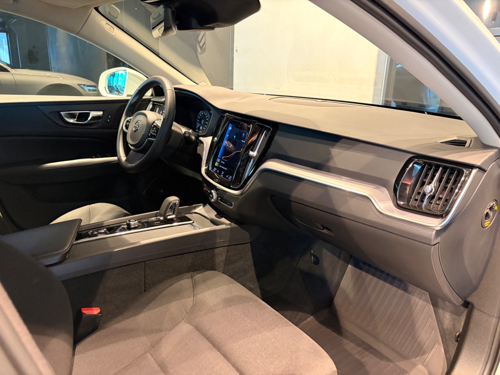 Volvo V60 Cross Country B4 AWD 2022, bild 4/79