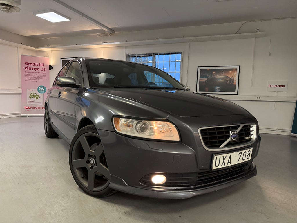 Volvo S40 T5 ** R-design** Se skicket ** Ny bess **
