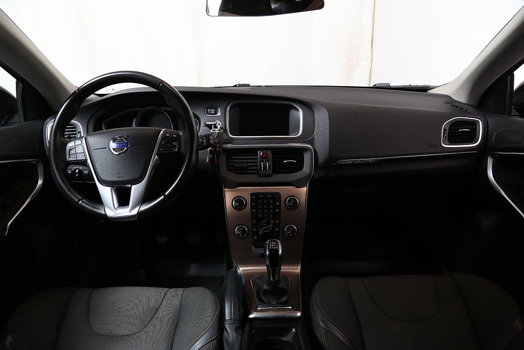 Volvo V40 Cross Country D2 Momentum BE 120hk Värmare Dragkrok 2016