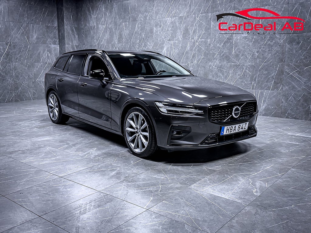 Volvo V60 B4 Plus Dark Läder Kamera CarPlay Navi Drag *SE SPEC*