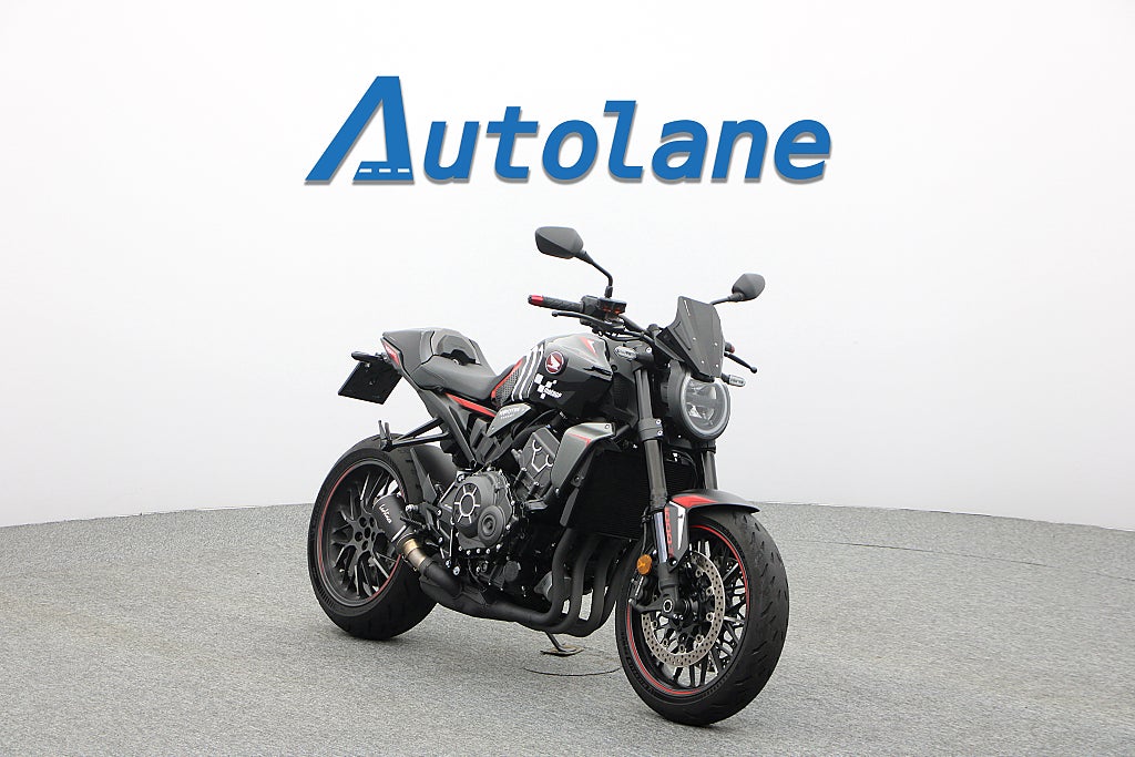 Honda CB1000R *Black Edition Leovince 472 mil!