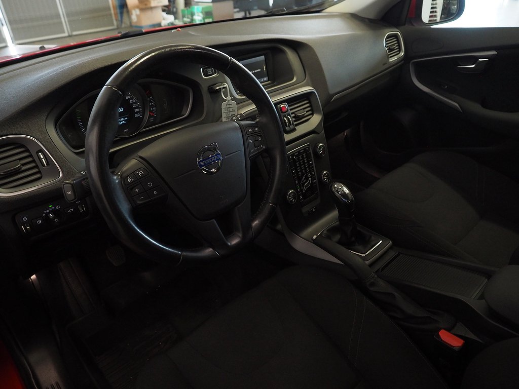 Volvo V40 T3 150hk Kinetic | Värmare | 2015