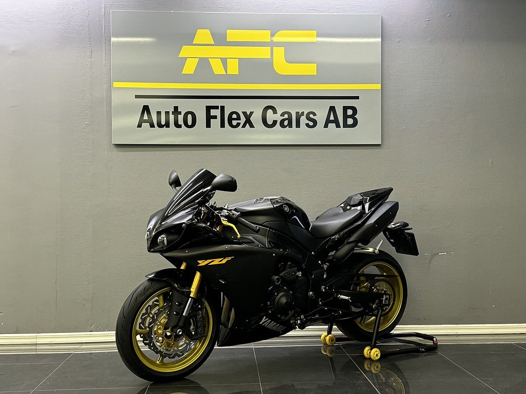 Yamaha Yzf-r1 | Nybesiktad | Nytt däck | FR. 1095KR / MÅNAD