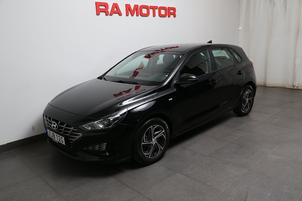 Hyundai i30 1,5 T-GDI 48V MHEV 159hk Essential Aut Drag Nybilsg 2022