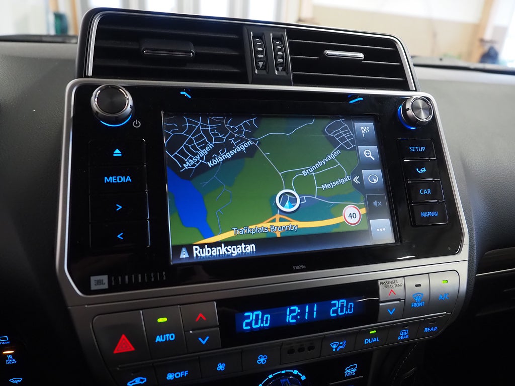 Toyota Land Cruiser 2.8 D-4D 4WD 177hk Premium Drag Skinn D-Värm 360° Navi