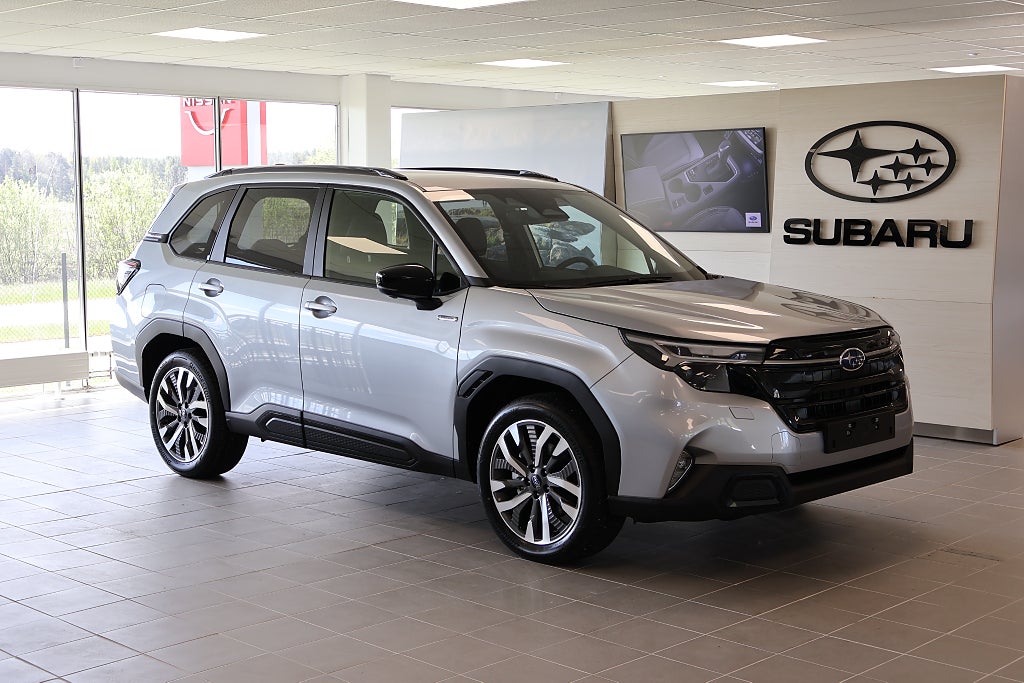 Subaru Forester Limited e-Boxer AWD / Låg skatt