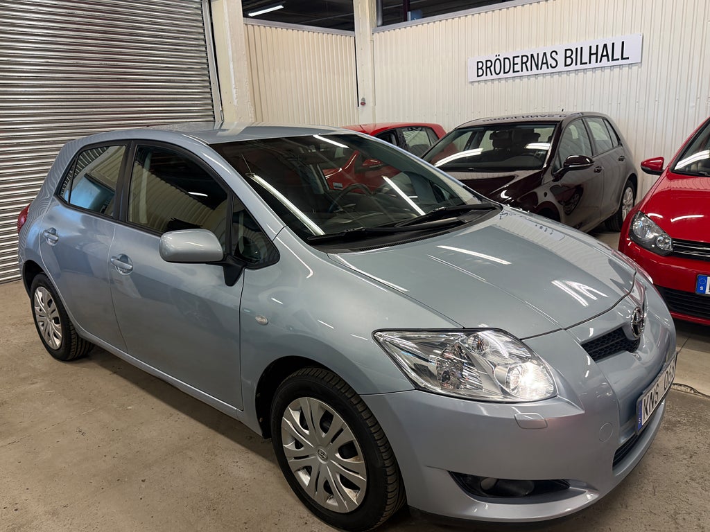 Toyota Auris 1.6 Dual VVT-i 124hk/ Låga mil/ Kamkedja/ Nyservad