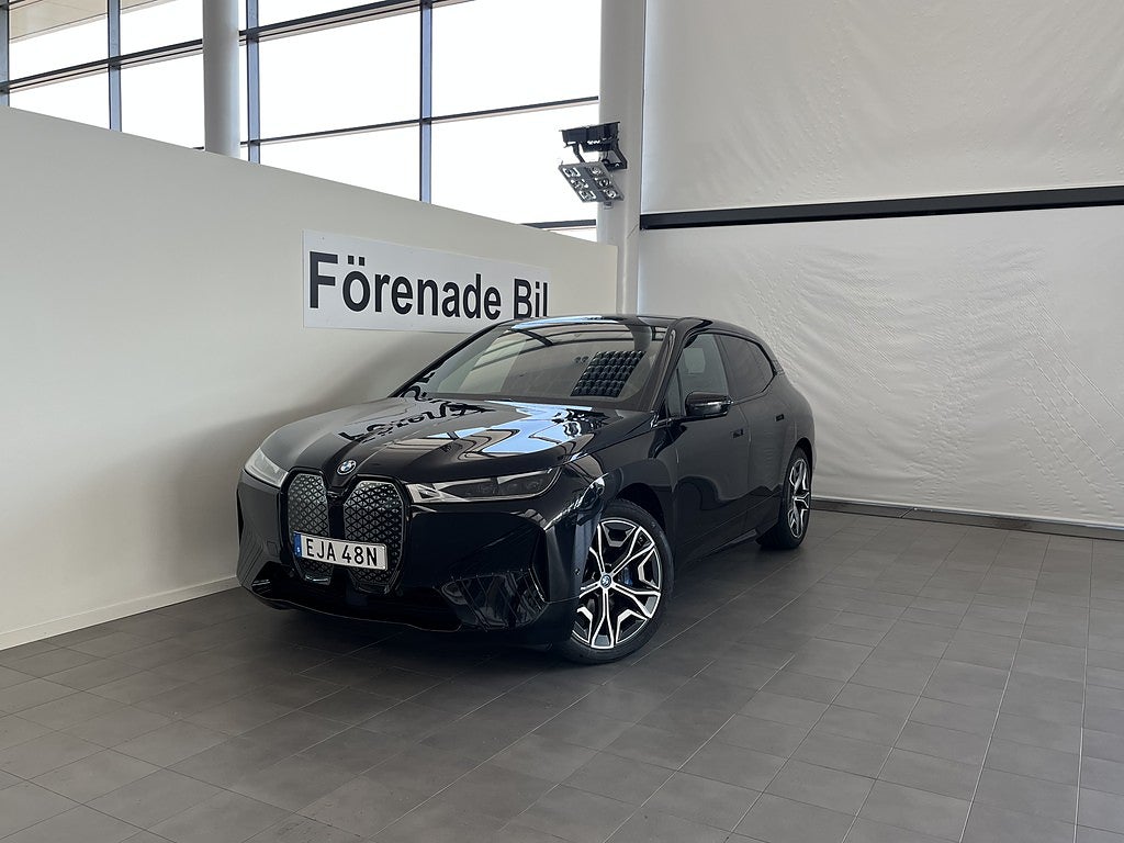 BMW iX XDRIVE40 M Sport Innovation 22" Drag Rattvärme H/K 