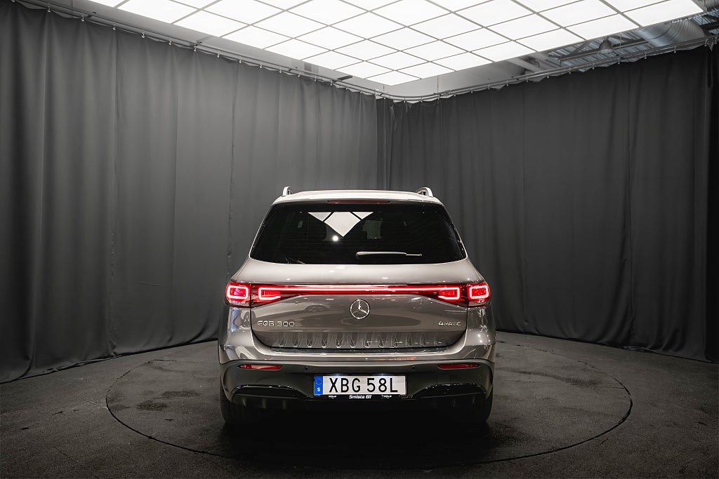 Mercedes-Benz EQB 300 4MATIC AMG 7-sits NIGHT 20' DISTRONIC+ KAMERA MOMS