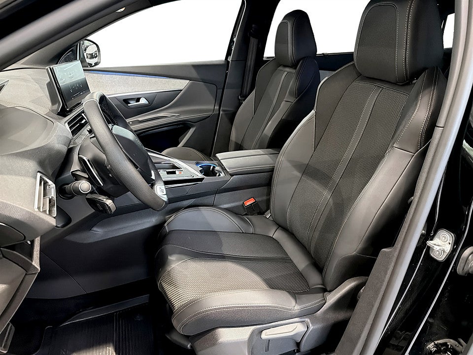 Bild på Peugeot 5008 GT 1.2 PT 130hk Aut 7-SITS B-KAMERA CARPLAY