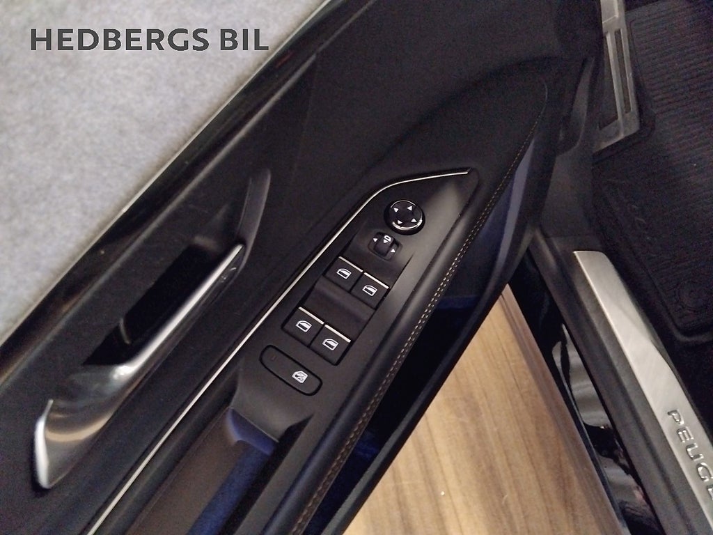 Peugeot 3008 HYBRID4 300 EAT GT  thumbnail