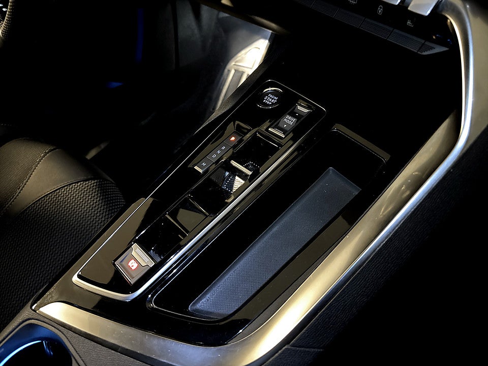 Bild på Peugeot 5008 GT 1.2 PT 130hk Aut 7-SITS B-KAMERA CARPLAY