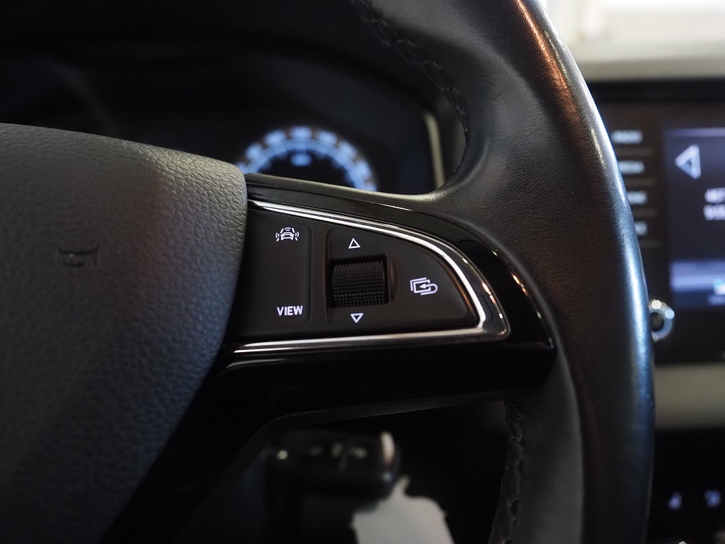 Skoda Karoq 1.0 TSI Ambition Euro 6 | P-Sensorer | Carplay | 2019